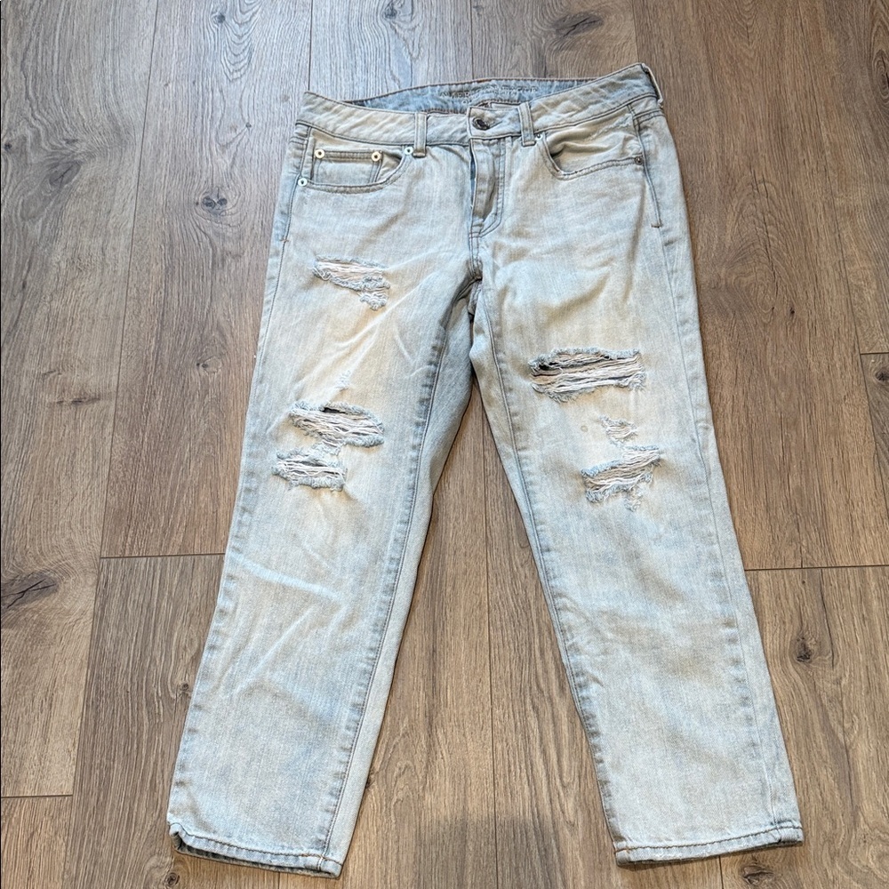 AMERICAN EAGLE Boy Crop Button-Fly Light-Wash Distressed Jeans Size 4